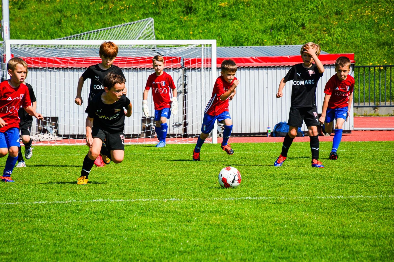 Zdjęcie w galerii na portalu naszraciborz.pl: Racibórz Trophy: młodzi piłkarze rywalizują na stadionie przy Zamkowej wiadomości z regionu