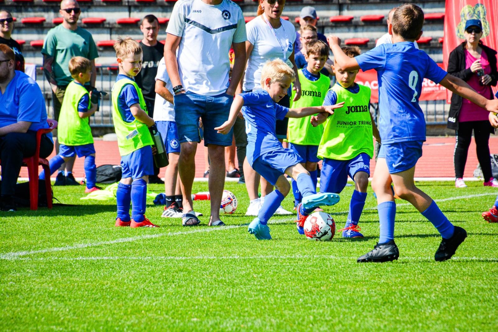 Zdjęcie w galerii na portalu naszraciborz.pl: Racibórz Trophy: młodzi piłkarze rywalizują na stadionie przy Zamkowej wiadomości z regionu