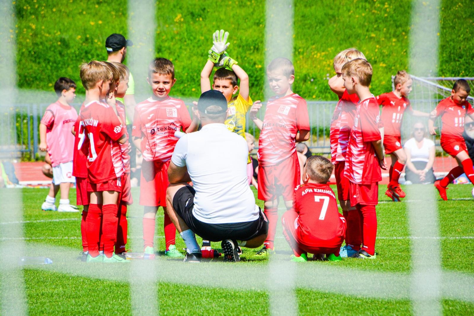 Zdjęcie w galerii na portalu naszraciborz.pl: Racibórz Trophy: młodzi piłkarze rywalizują na stadionie przy Zamkowej wiadomości z regionu