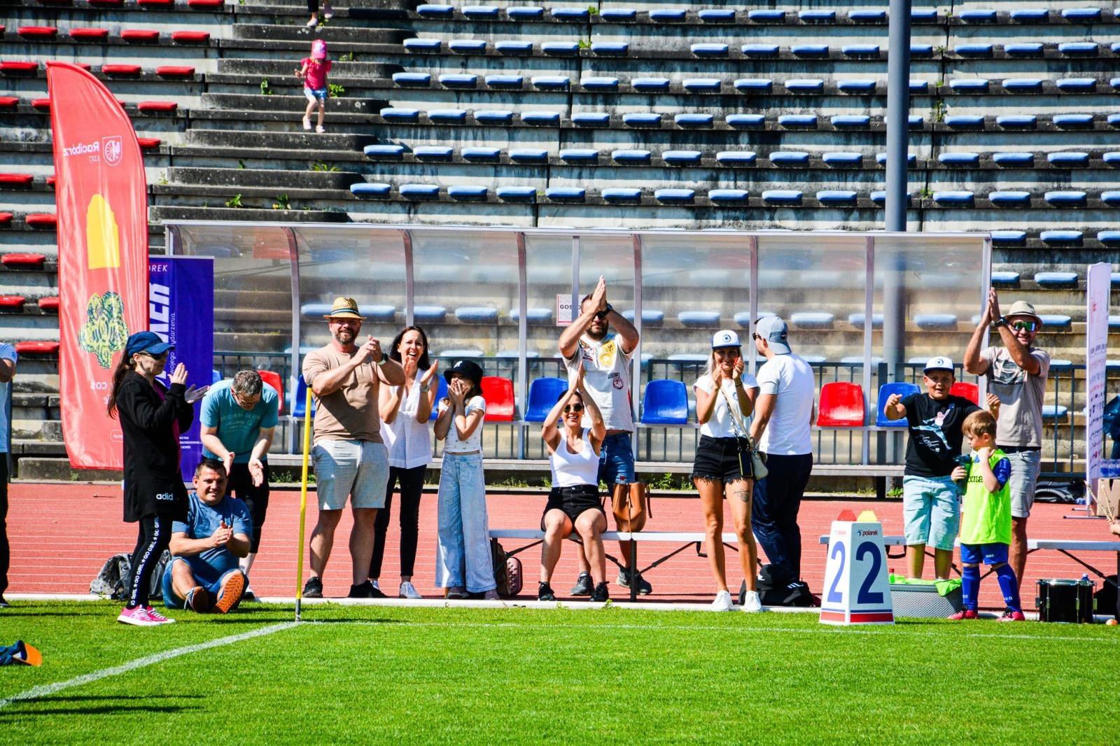 Zdjęcie w galerii na portalu naszraciborz.pl: Racibórz Trophy: młodzi piłkarze rywalizują na stadionie przy Zamkowej wiadomości z regionu