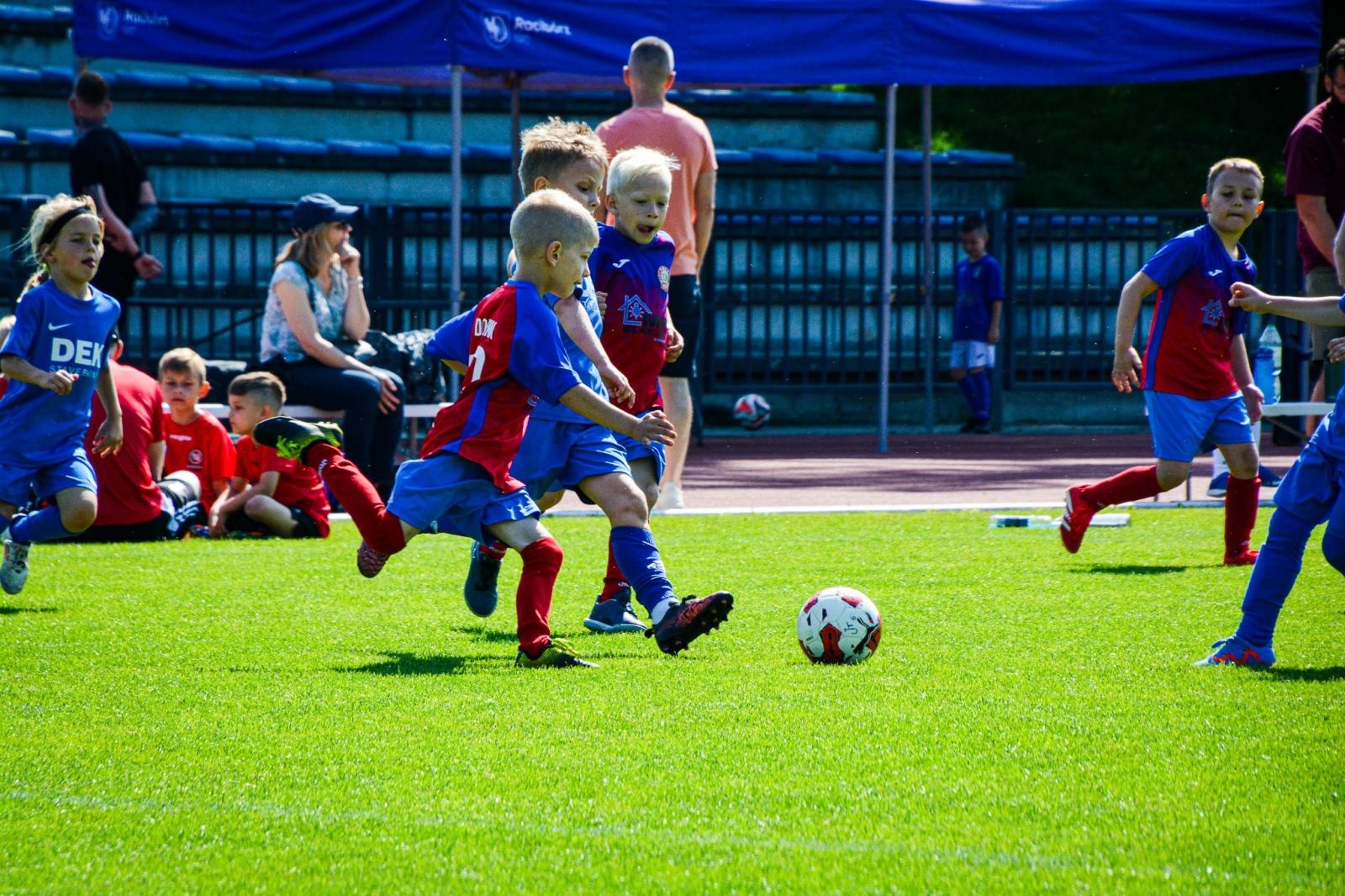 Zdjęcie w galerii na portalu naszraciborz.pl: Racibórz Trophy: młodzi piłkarze rywalizują na stadionie przy Zamkowej wiadomości z regionu