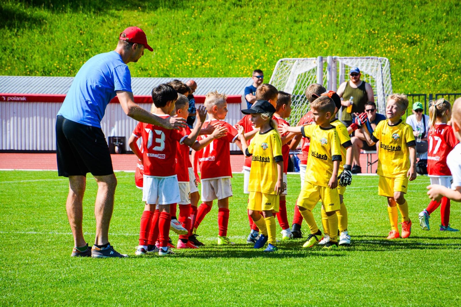 Zdjęcie w galerii na portalu naszraciborz.pl: Racibórz Trophy: młodzi piłkarze rywalizują na stadionie przy Zamkowej wiadomości z regionu