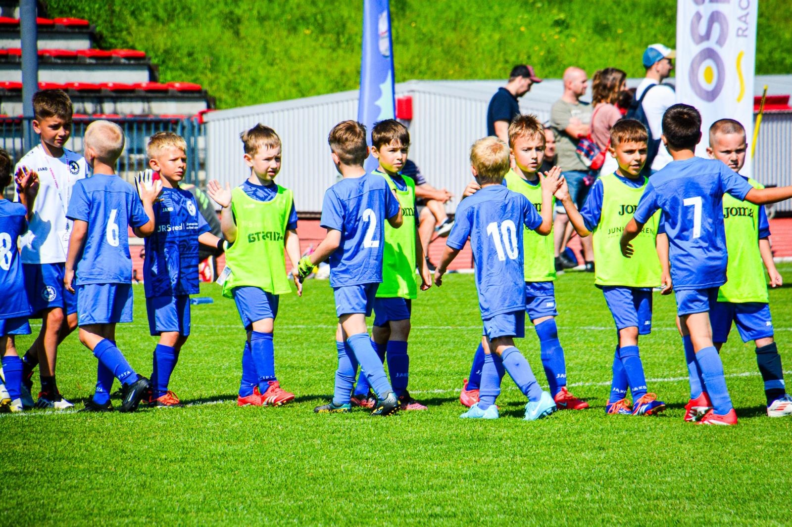 Zdjęcie w galerii na portalu naszraciborz.pl: Racibórz Trophy: młodzi piłkarze rywalizują na stadionie przy Zamkowej wiadomości z regionu