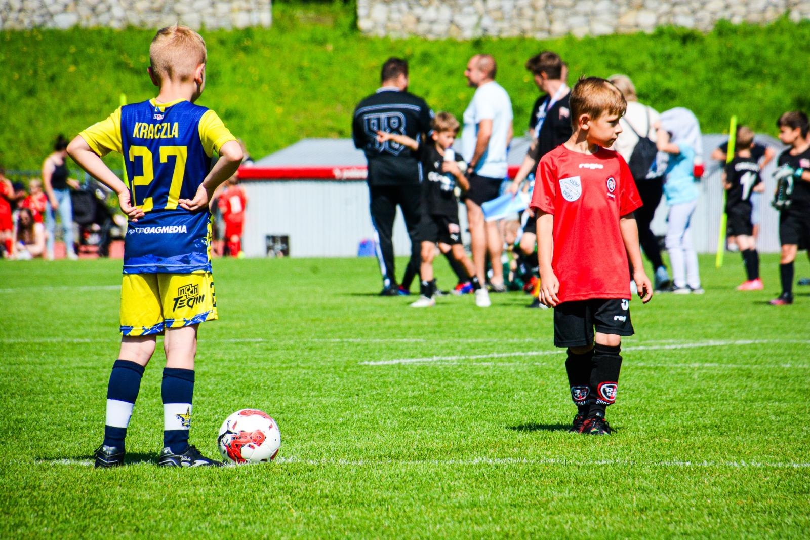 Zdjęcie w galerii na portalu naszraciborz.pl: Racibórz Trophy: młodzi piłkarze rywalizują na stadionie przy Zamkowej wiadomości z regionu