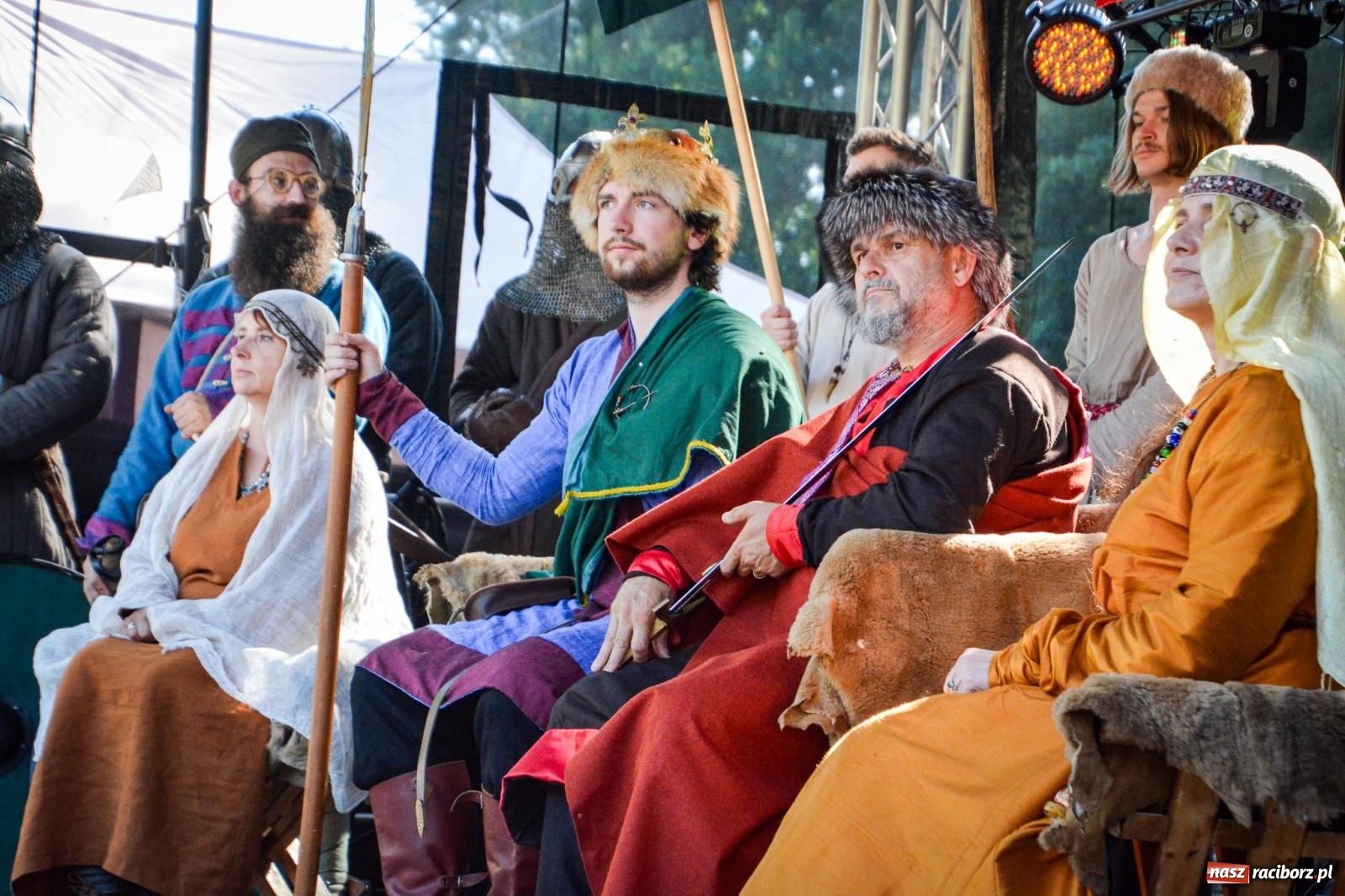 Zdjęcie w galerii na portalu naszraciborz.pl: Trzystu wojów pod raciborskim grodem. Wielka bitwa i tysiąc lat historii na żywo wiadomości z regionu