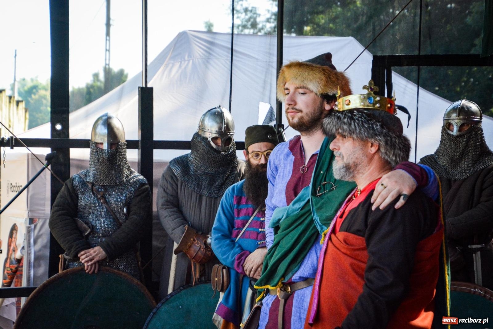 Zdjęcie w galerii na portalu naszraciborz.pl: Trzystu wojów pod raciborskim grodem. Wielka bitwa i tysiąc lat historii na żywo wiadomości z regionu