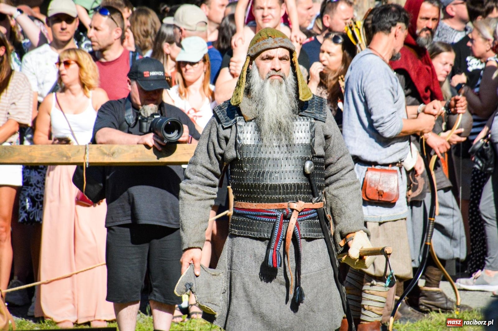 Zdjęcie w galerii na portalu naszraciborz.pl: Trzystu wojów pod raciborskim grodem. Wielka bitwa i tysiąc lat historii na żywo wiadomości z regionu