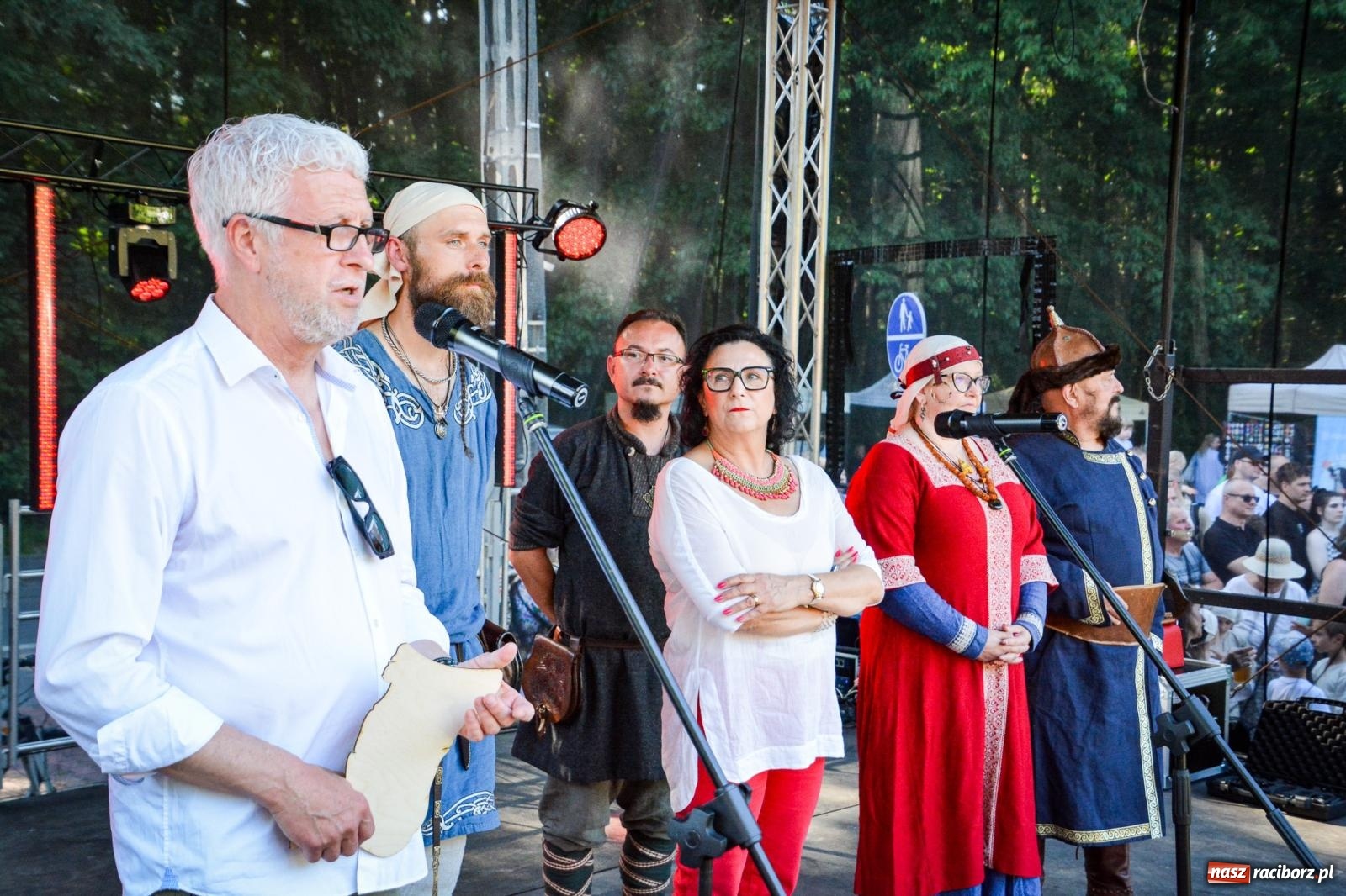 Zdjęcie w galerii na portalu naszraciborz.pl: Trzystu wojów pod raciborskim grodem. Wielka bitwa i tysiąc lat historii na żywo wiadomości z regionu