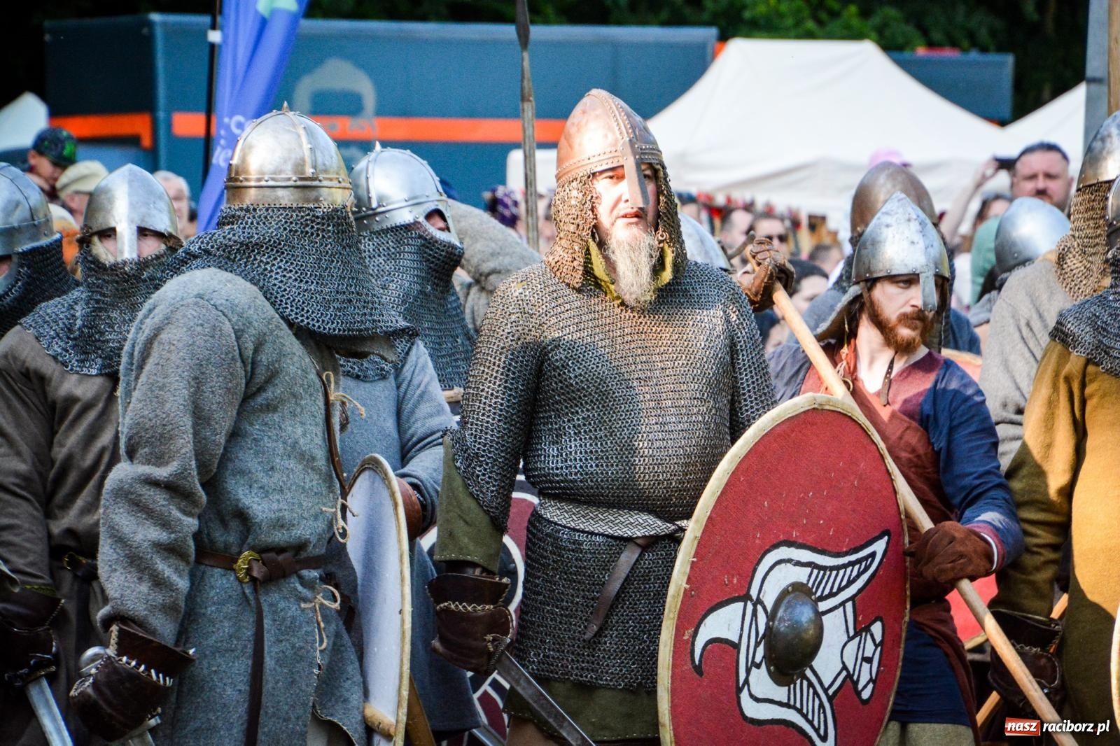 Zdjęcie w galerii na portalu naszraciborz.pl: Trzystu wojów pod raciborskim grodem. Wielka bitwa i tysiąc lat historii na żywo wiadomości z regionu