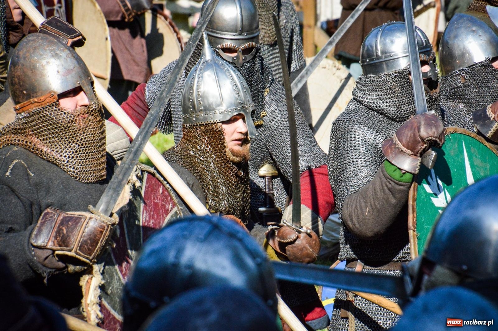 Zdjęcie w galerii na portalu naszraciborz.pl: Trzystu wojów pod raciborskim grodem. Wielka bitwa i tysiąc lat historii na żywo wiadomości z regionu