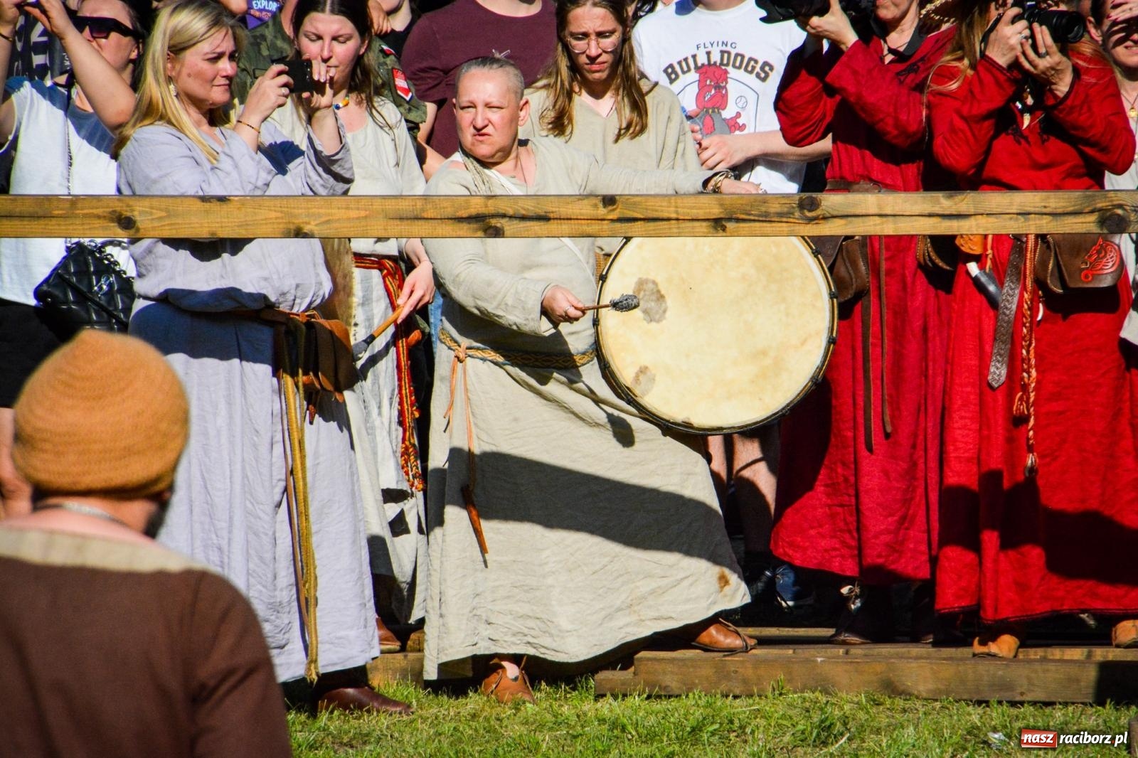 Zdjęcie w galerii na portalu naszraciborz.pl: Trzystu wojów pod raciborskim grodem. Wielka bitwa i tysiąc lat historii na żywo wiadomości z regionu