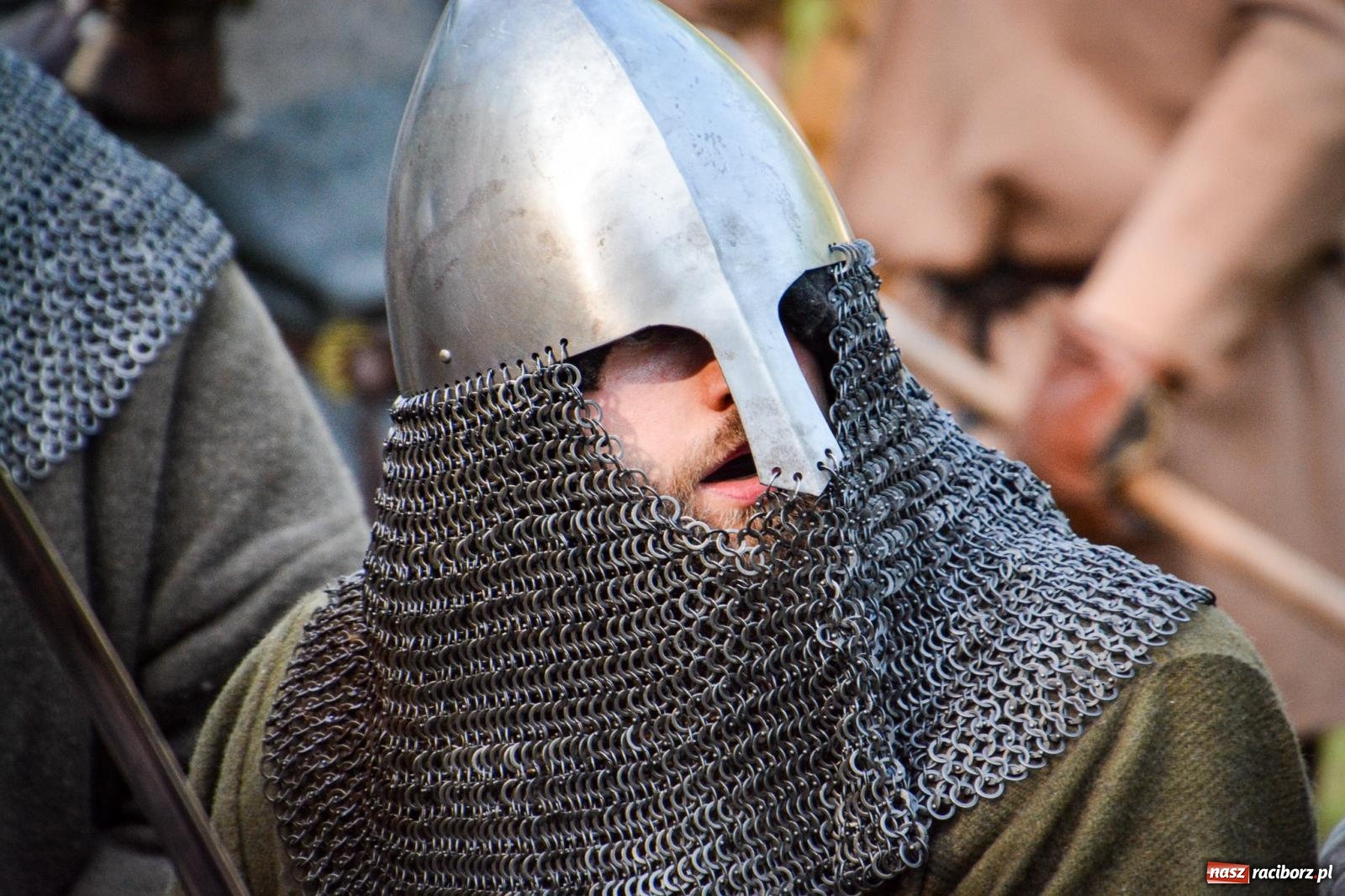 Zdjęcie w galerii na portalu naszraciborz.pl: Trzystu wojów pod raciborskim grodem. Wielka bitwa i tysiąc lat historii na żywo wiadomości z regionu