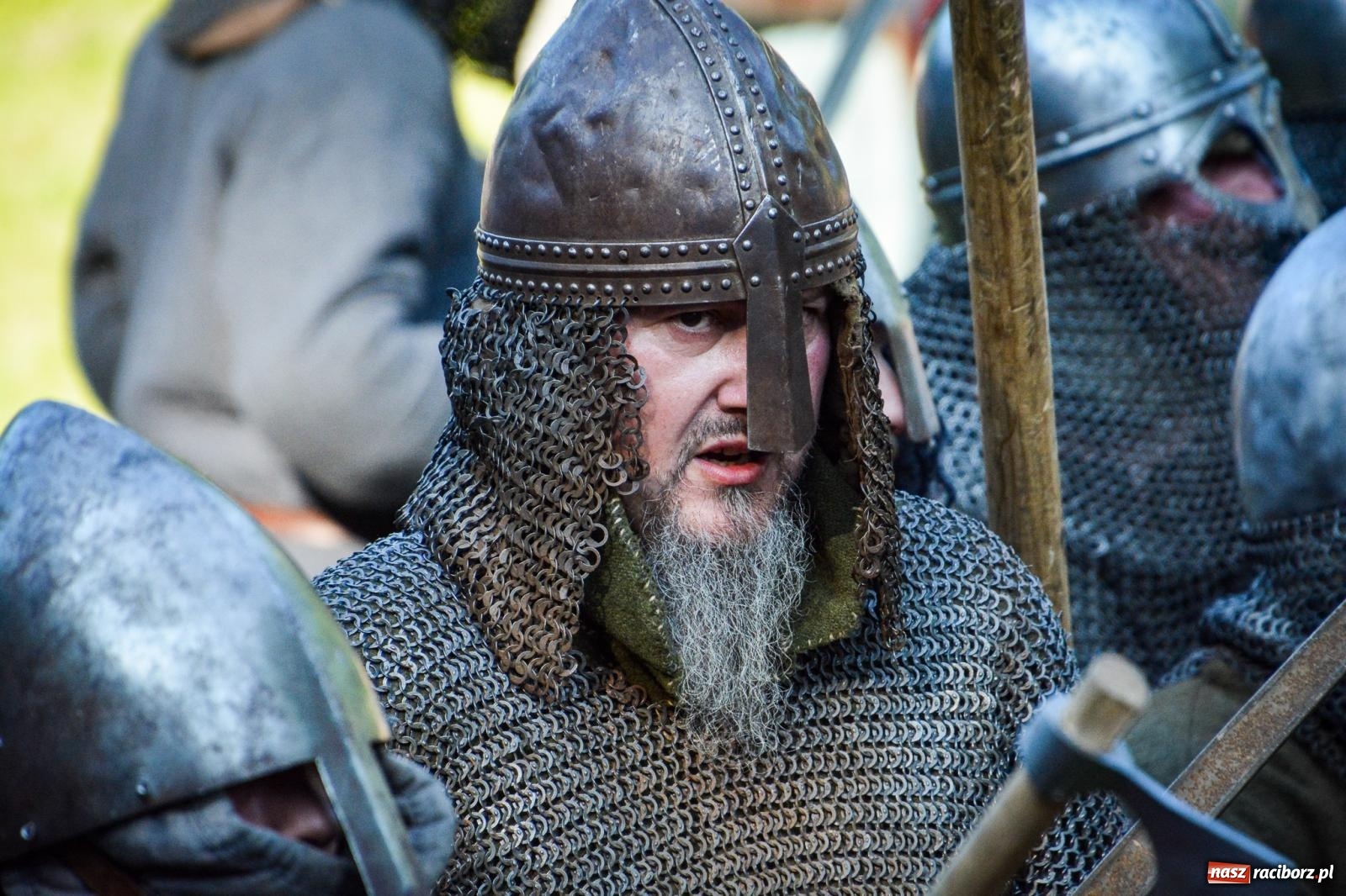 Zdjęcie w galerii na portalu naszraciborz.pl: Trzystu wojów pod raciborskim grodem. Wielka bitwa i tysiąc lat historii na żywo wiadomości z regionu