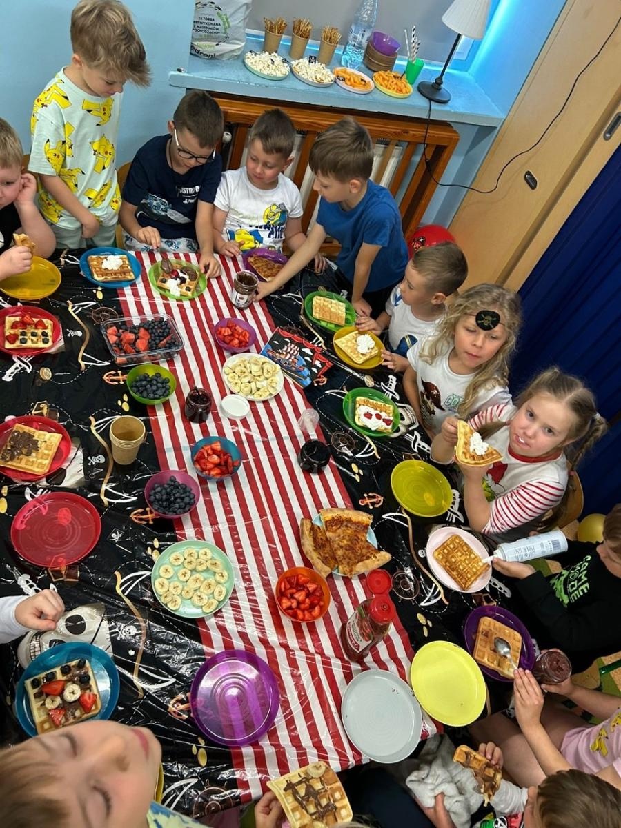 Zdjęcie w galerii na portalu naszraciborz.pl: Prawie jak w Hollywood – czerwony dywan i aleja gwiazd na Płoni wiadomości z regionu