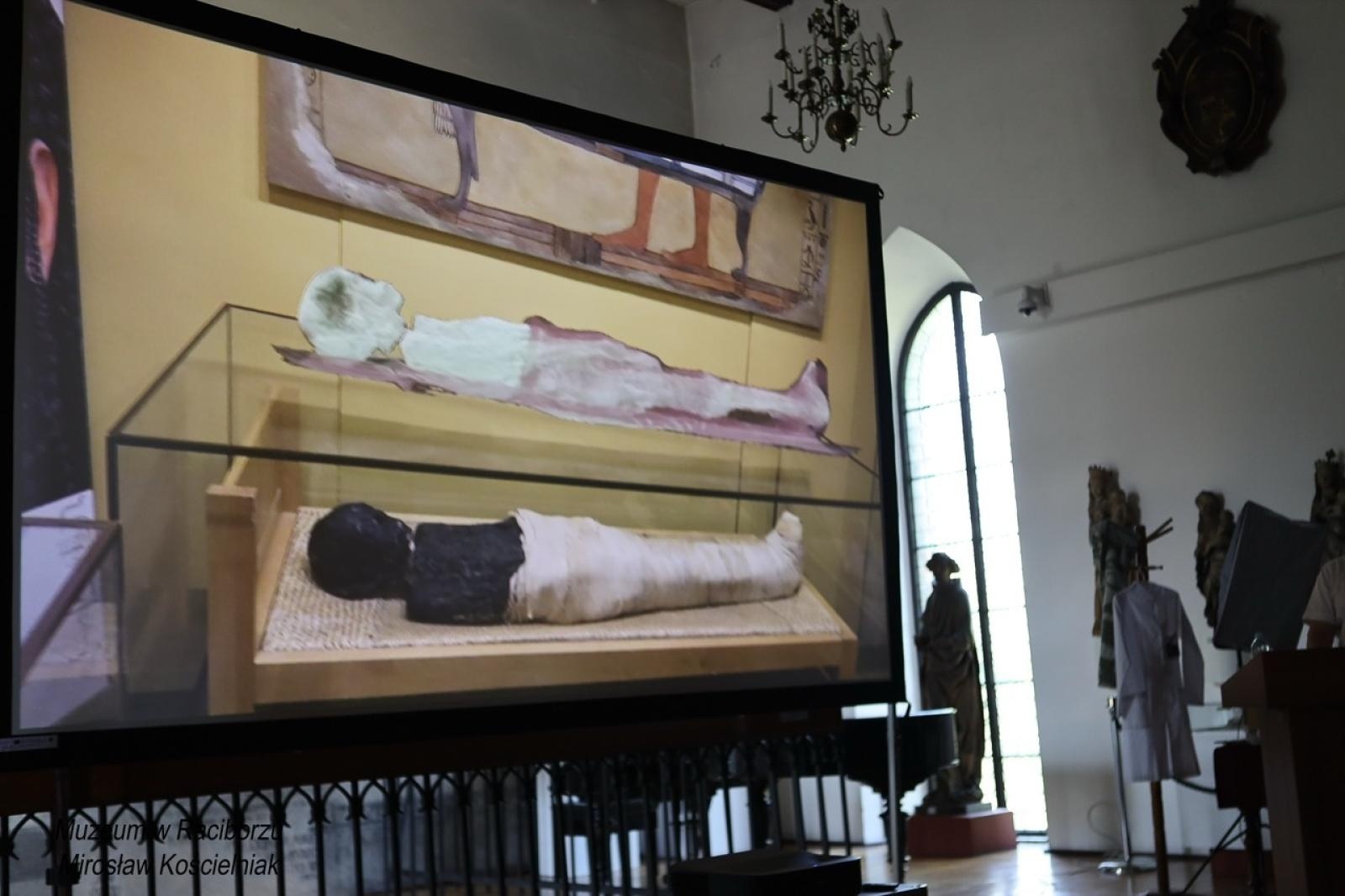 Zdjęcie w galerii na portalu naszraciborz.pl: Mumia z Raciborza w innym wymiarze. Muzeum szykuje atrakcję na ekspozycji wiadomości z regionu