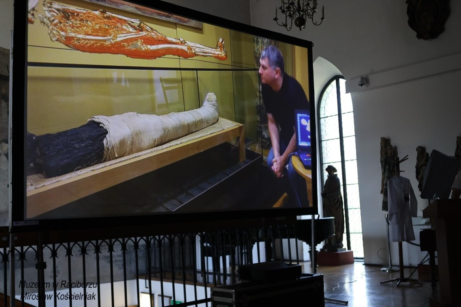 Zdjęcie w galerii na portalu naszraciborz.pl: Mumia z Raciborza w innym wymiarze. Muzeum szykuje atrakcję na ekspozycji wiadomości z regionu