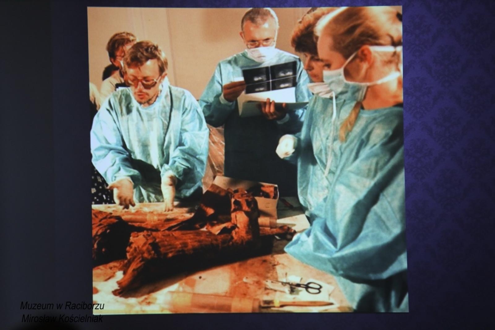 Zdjęcie w galerii na portalu naszraciborz.pl: Mumia z Raciborza w innym wymiarze. Muzeum szykuje atrakcję na ekspozycji wiadomości z regionu