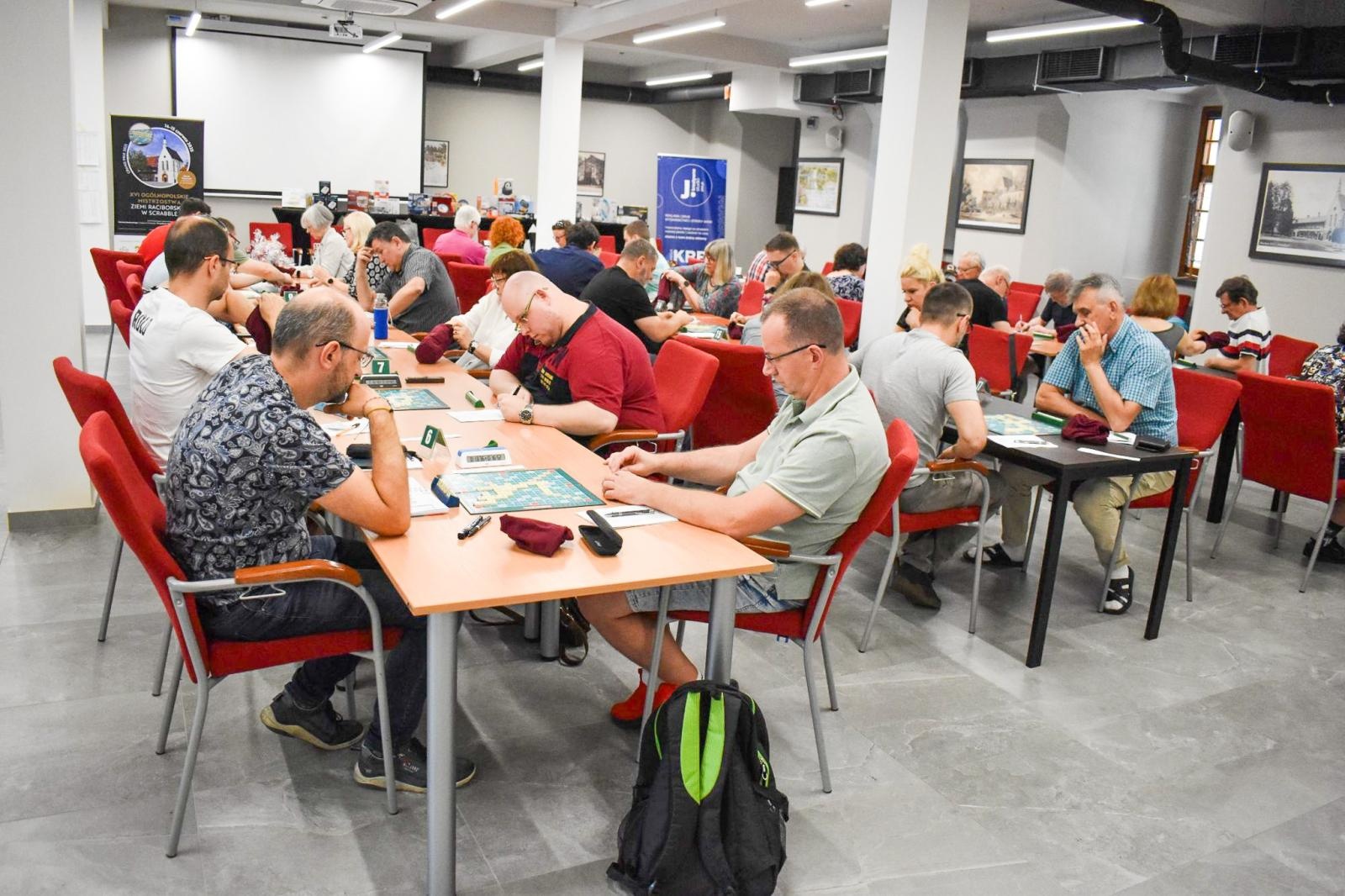 Zdjęcie w galerii na portalu naszraciborz.pl: Mistrzowie słów ponownie na Zamku Piastowskim w Raciborzu wiadomości z regionu