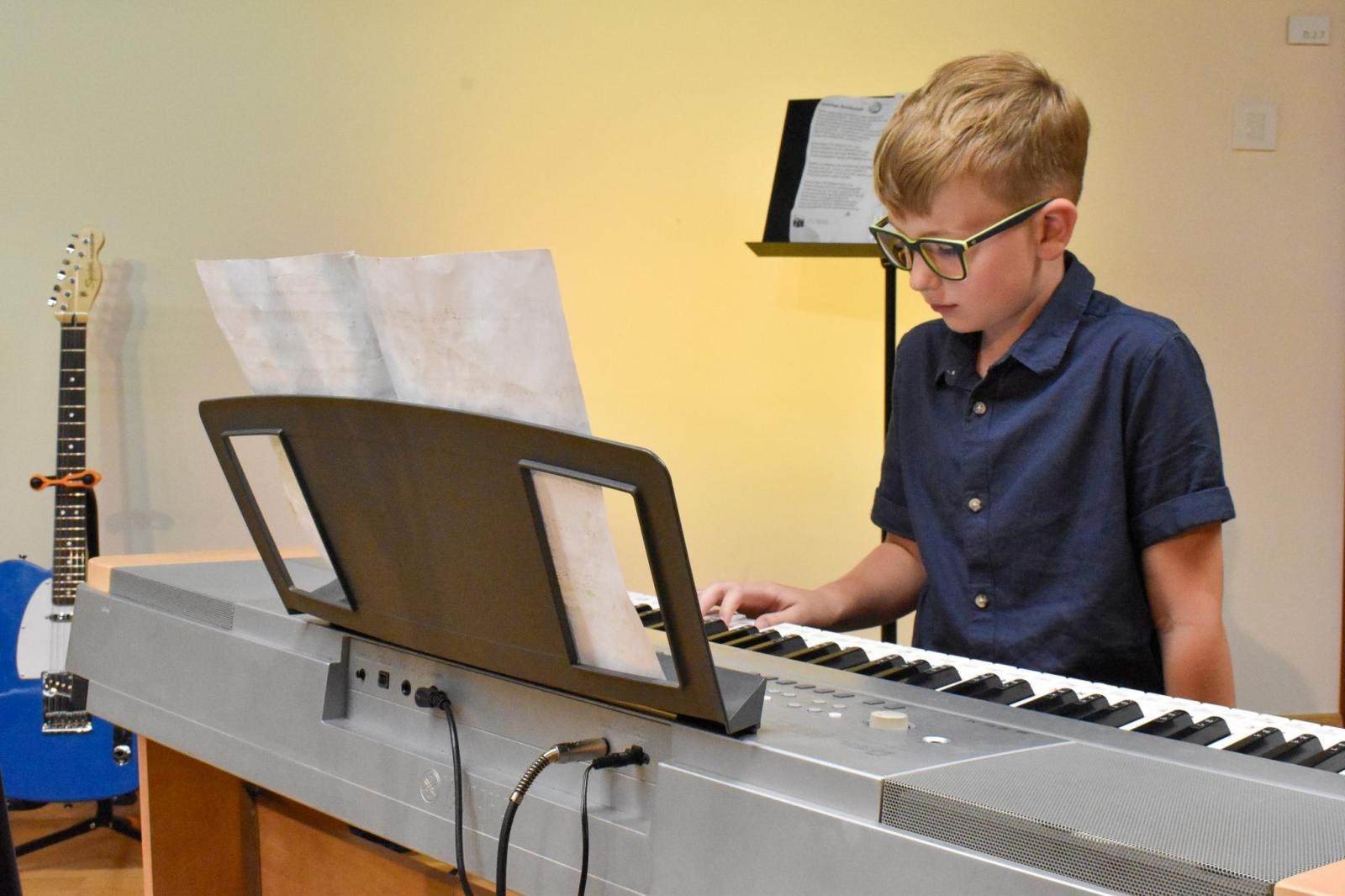 Zdjęcie w galerii na portalu naszraciborz.pl: Młodzi artyści na scenie domu książęcego Zamku Piastowskiego wiadomości z regionu