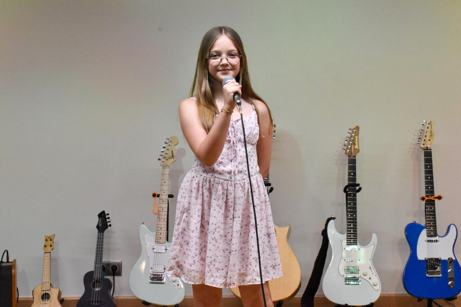 Zdjęcie w galerii na portalu naszraciborz.pl: Młodzi artyści na scenie domu książęcego Zamku Piastowskiego wiadomości z regionu