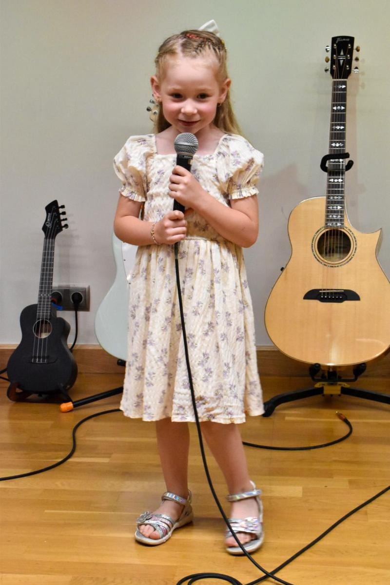 Zdjęcie w galerii na portalu naszraciborz.pl: Młodzi artyści na scenie domu książęcego Zamku Piastowskiego wiadomości z regionu