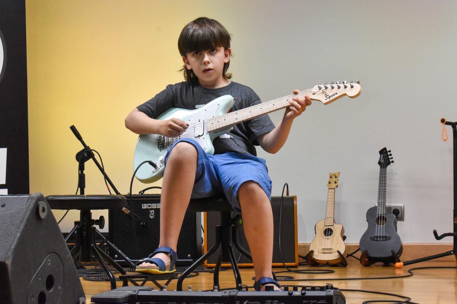 Zdjęcie w galerii na portalu naszraciborz.pl: Młodzi artyści na scenie domu książęcego Zamku Piastowskiego wiadomości z regionu