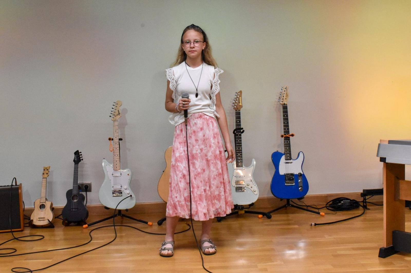 Zdjęcie w galerii na portalu naszraciborz.pl: Młodzi artyści na scenie domu książęcego Zamku Piastowskiego wiadomości z regionu