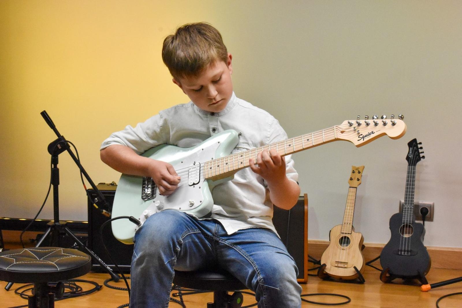 Zdjęcie w galerii na portalu naszraciborz.pl: Młodzi artyści na scenie domu książęcego Zamku Piastowskiego wiadomości z regionu