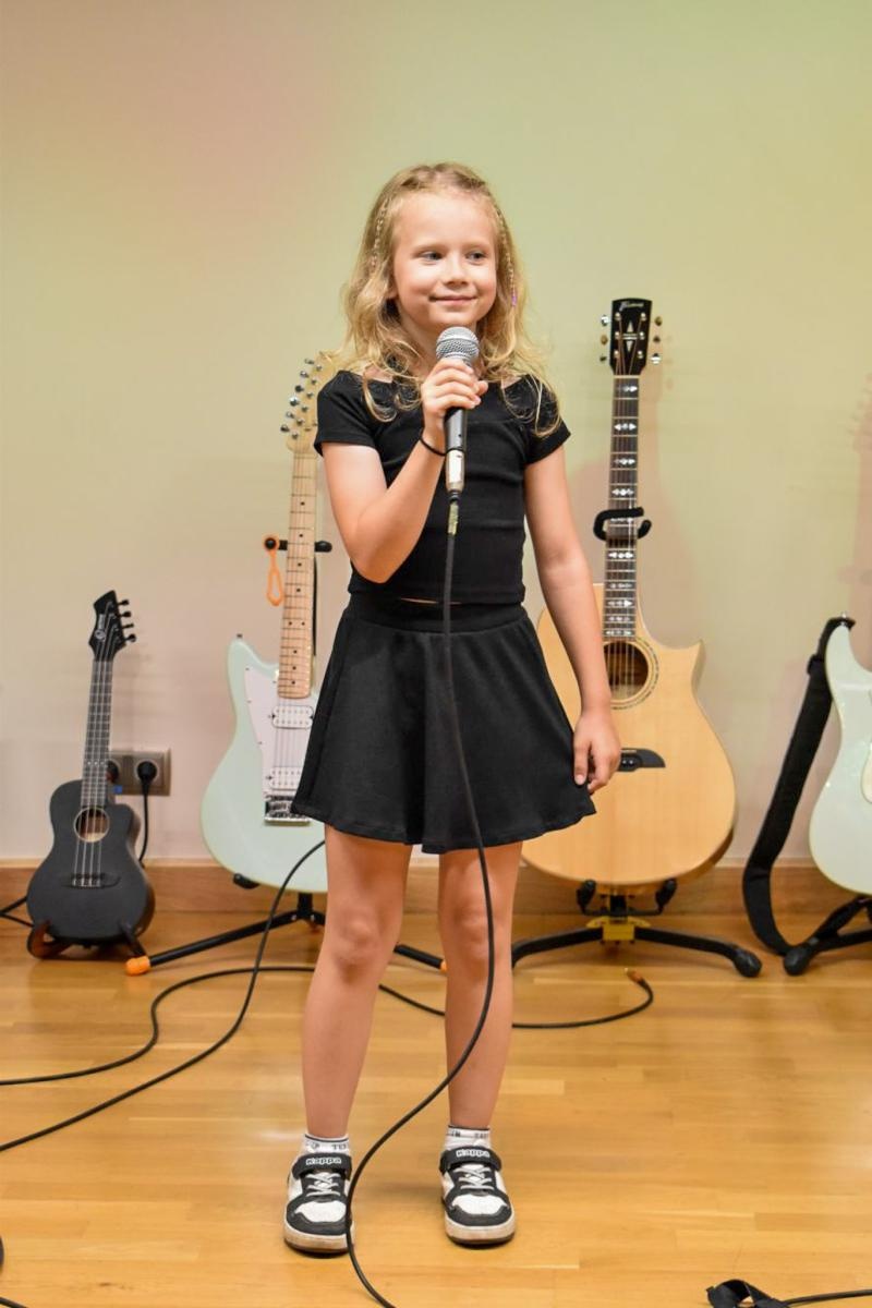 Zdjęcie w galerii na portalu naszraciborz.pl: Młodzi artyści na scenie domu książęcego Zamku Piastowskiego wiadomości z regionu