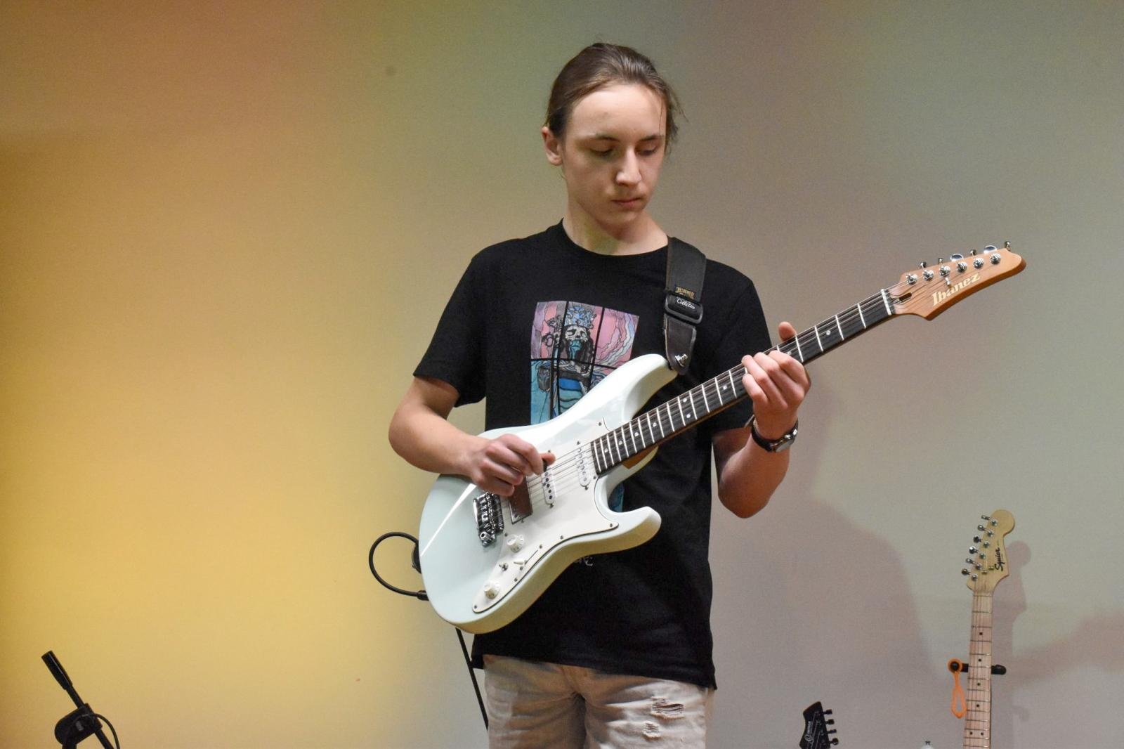 Zdjęcie w galerii na portalu naszraciborz.pl: Młodzi artyści na scenie domu książęcego Zamku Piastowskiego wiadomości z regionu