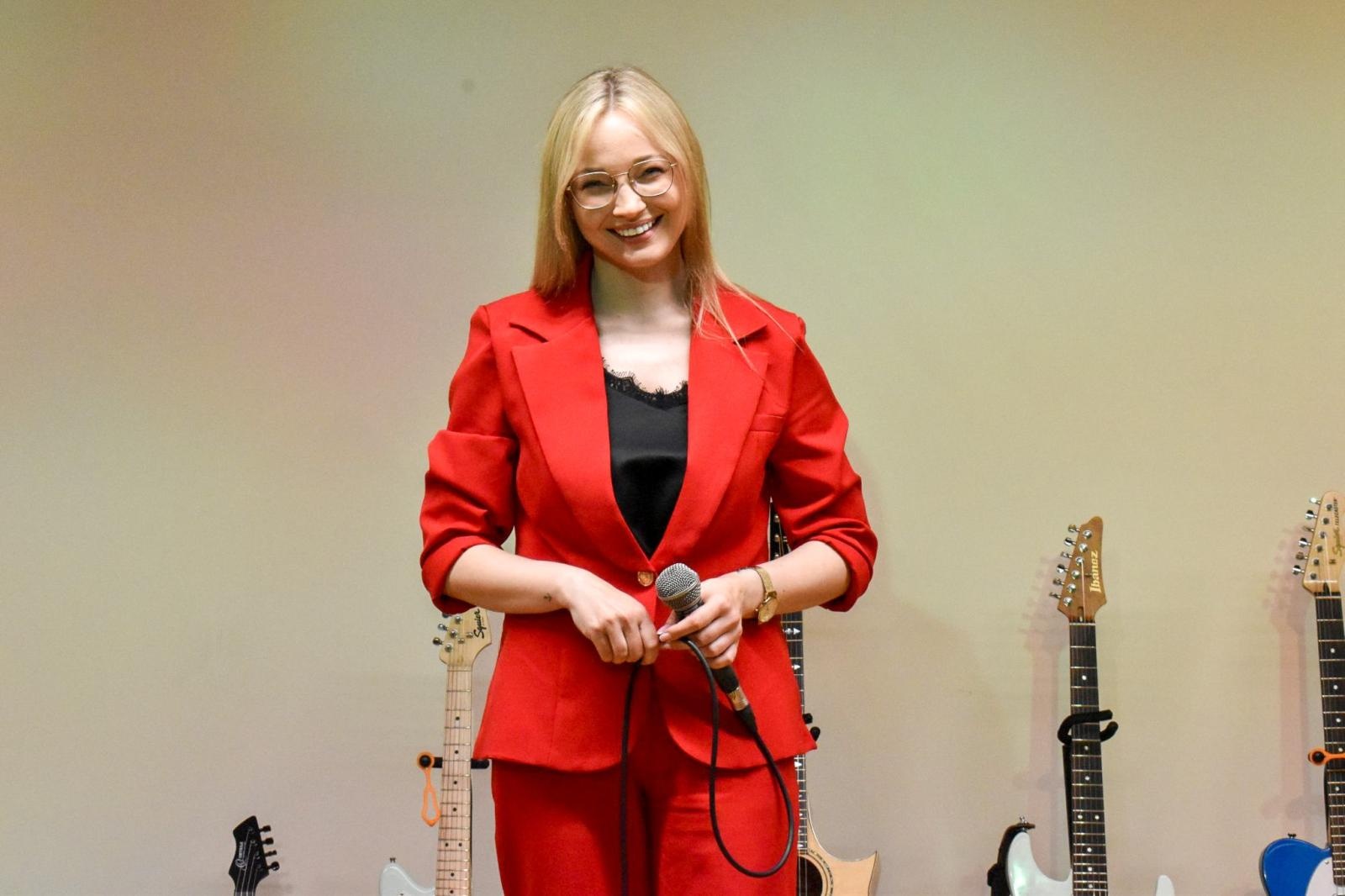 Zdjęcie w galerii na portalu naszraciborz.pl: Młodzi artyści na scenie domu książęcego Zamku Piastowskiego wiadomości z regionu