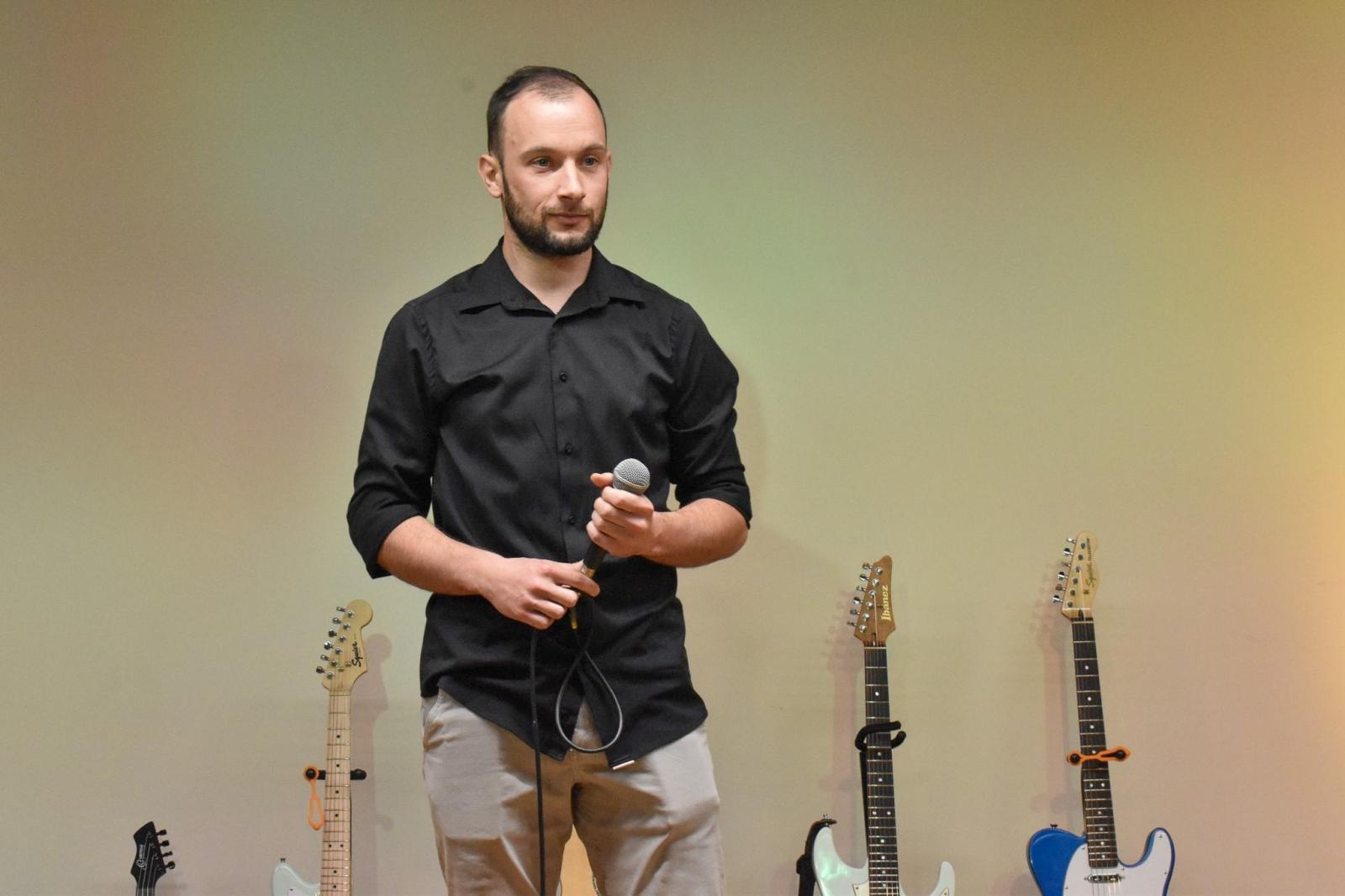 Zdjęcie w galerii na portalu naszraciborz.pl: Młodzi artyści na scenie domu książęcego Zamku Piastowskiego wiadomości z regionu