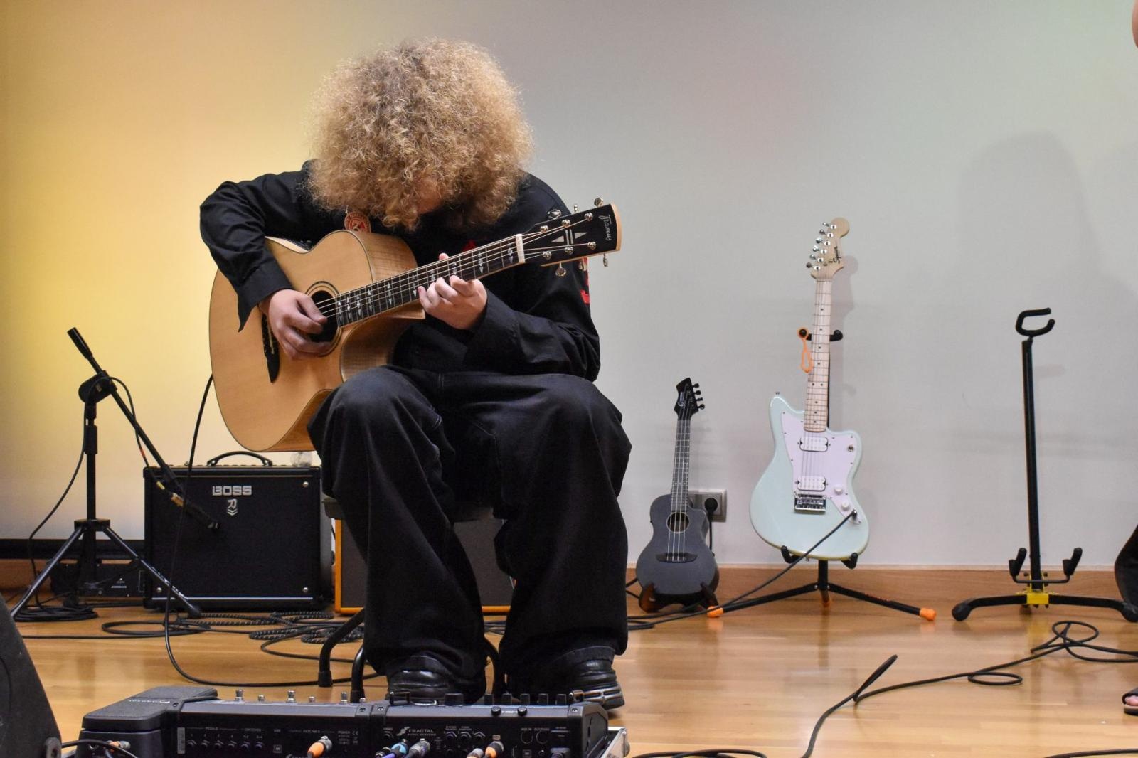 Zdjęcie w galerii na portalu naszraciborz.pl: Młodzi artyści na scenie domu książęcego Zamku Piastowskiego wiadomości z regionu