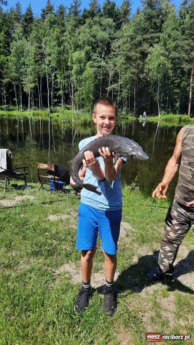Zdjęcie w galerii na portalu naszraciborz.pl: Pod Oborą złowili taaaaką rybę! Zawody wędkarskie z okazji Dnia Dziecka wiadomości z regionu