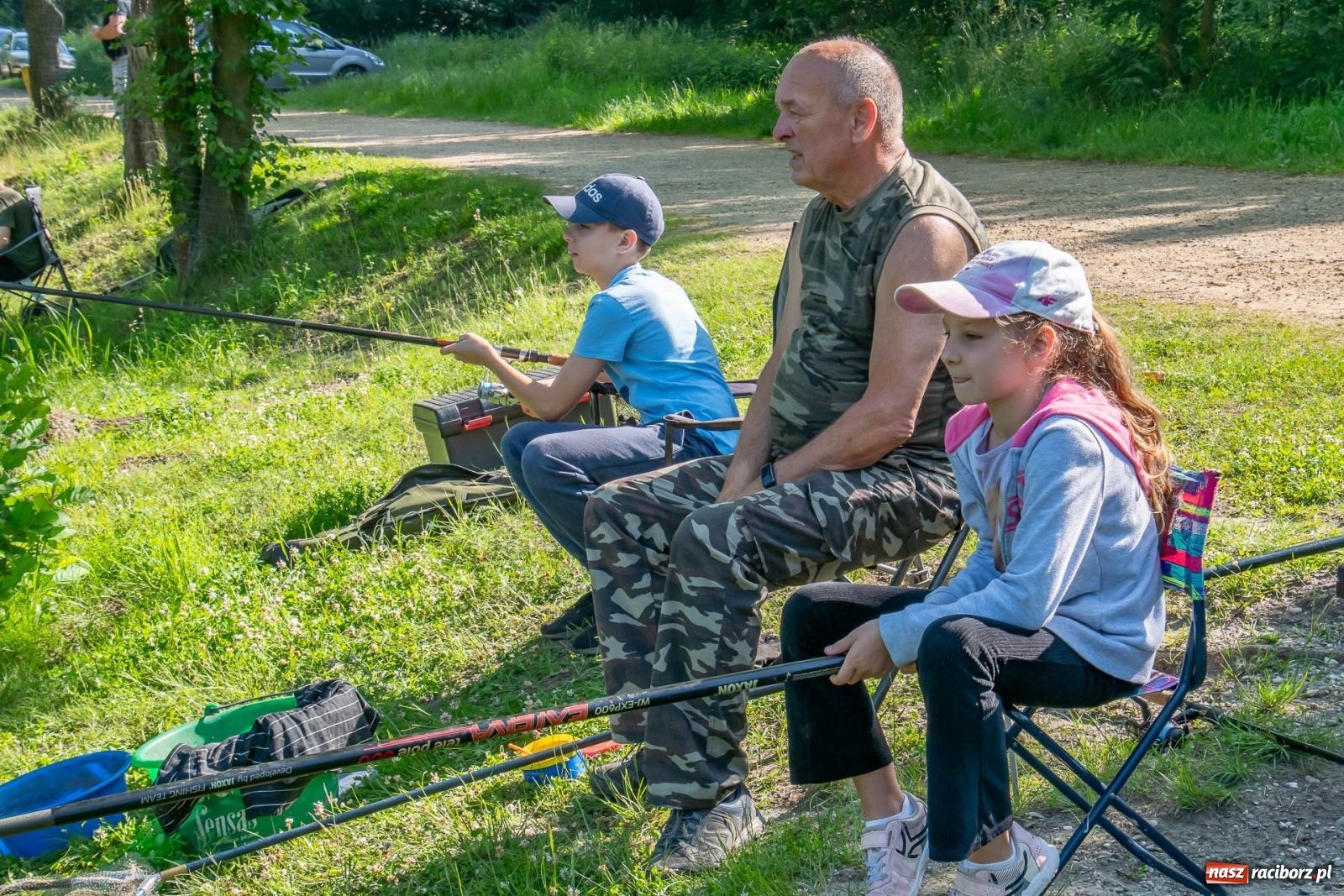 Zdjęcie w galerii na portalu naszraciborz.pl: Pod Oborą złowili taaaaką rybę! Zawody wędkarskie z okazji Dnia Dziecka wiadomości z regionu