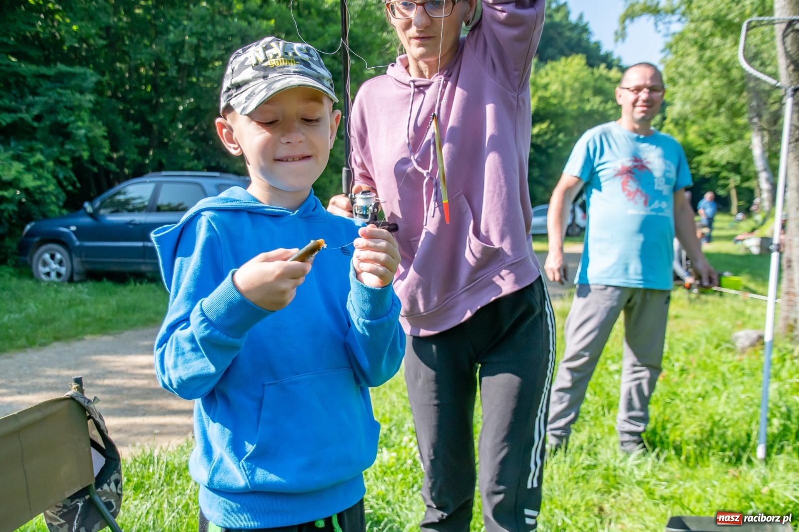 Zdjęcie w galerii na portalu naszraciborz.pl: Pod Oborą złowili taaaaką rybę! Zawody wędkarskie z okazji Dnia Dziecka wiadomości z regionu