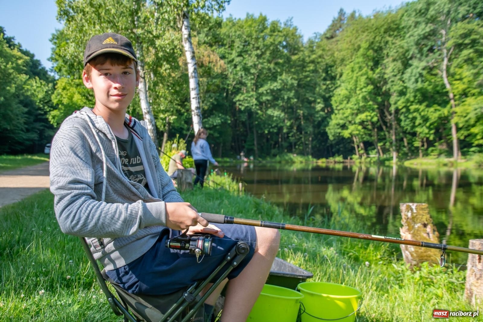 Zdjęcie w galerii na portalu naszraciborz.pl: Pod Oborą złowili taaaaką rybę! Zawody wędkarskie z okazji Dnia Dziecka wiadomości z regionu