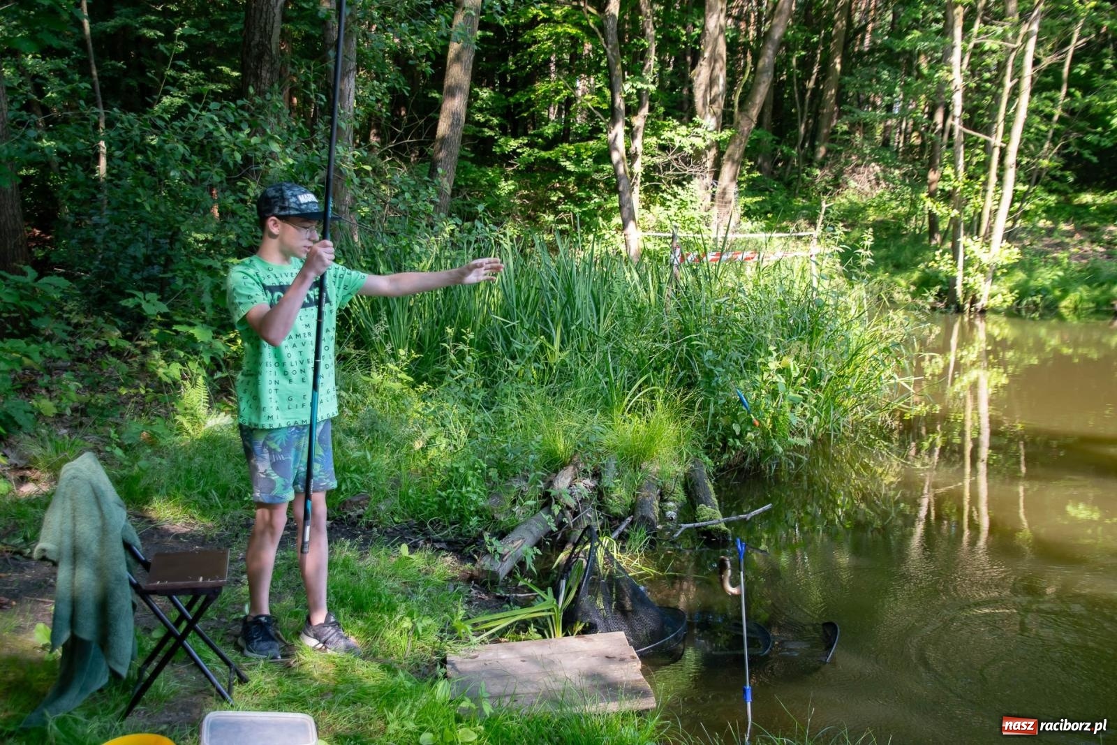 Zdjęcie w galerii na portalu naszraciborz.pl: Pod Oborą złowili taaaaką rybę! Zawody wędkarskie z okazji Dnia Dziecka wiadomości z regionu