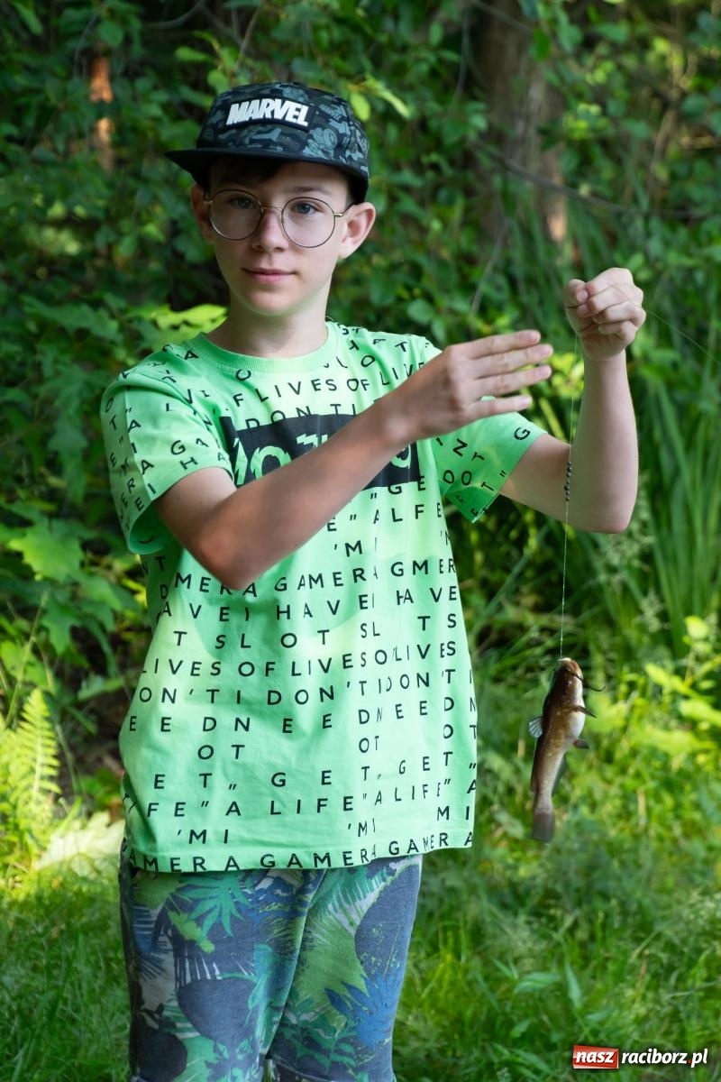 Zdjęcie w galerii na portalu naszraciborz.pl: Pod Oborą złowili taaaaką rybę! Zawody wędkarskie z okazji Dnia Dziecka wiadomości z regionu