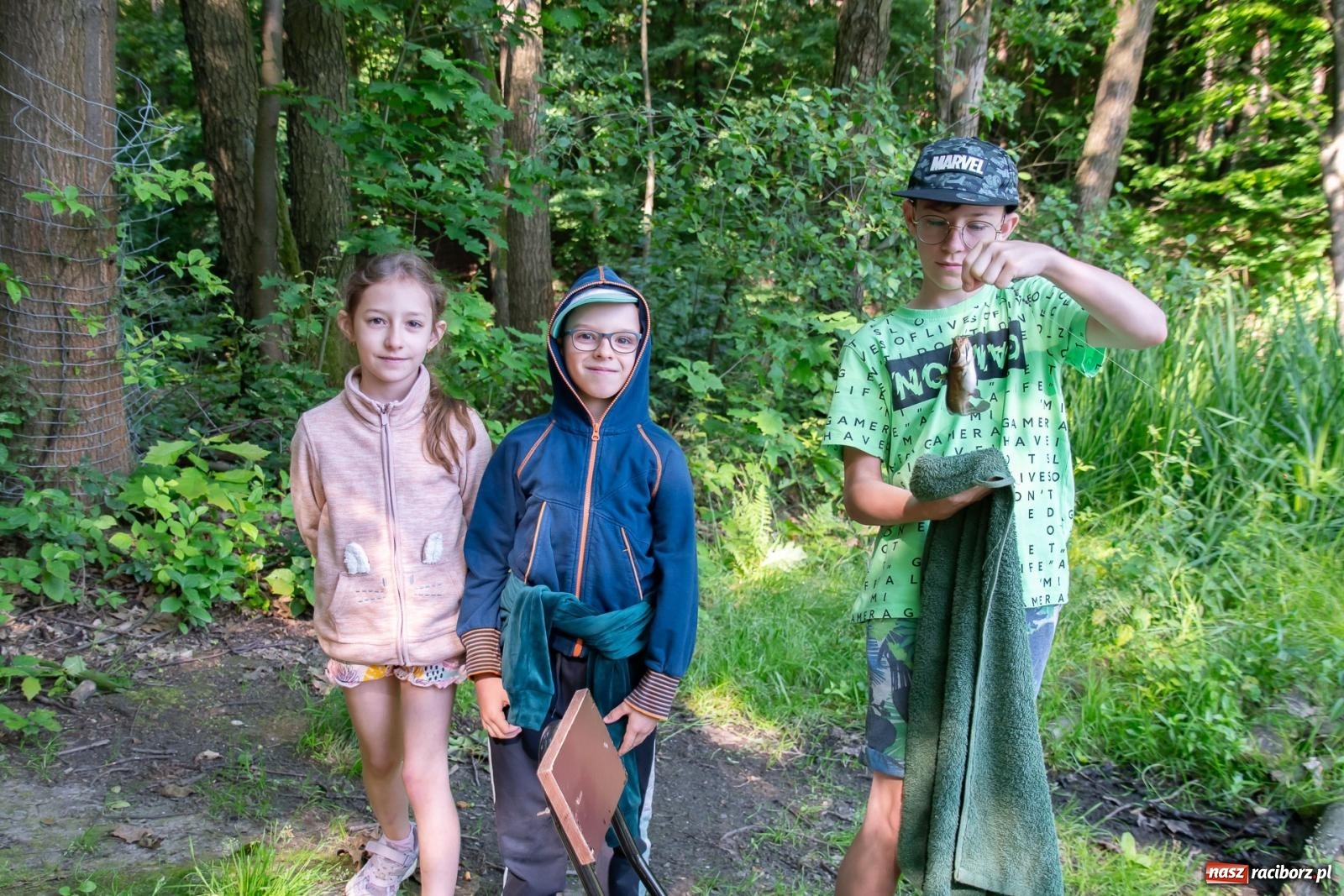 Zdjęcie w galerii na portalu naszraciborz.pl: Pod Oborą złowili taaaaką rybę! Zawody wędkarskie z okazji Dnia Dziecka wiadomości z regionu