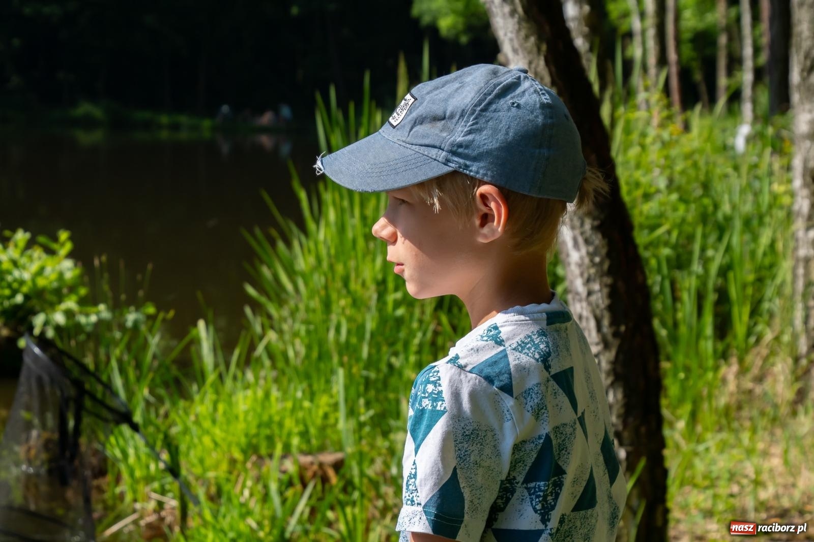 Zdjęcie w galerii na portalu naszraciborz.pl: Pod Oborą złowili taaaaką rybę! Zawody wędkarskie z okazji Dnia Dziecka wiadomości z regionu