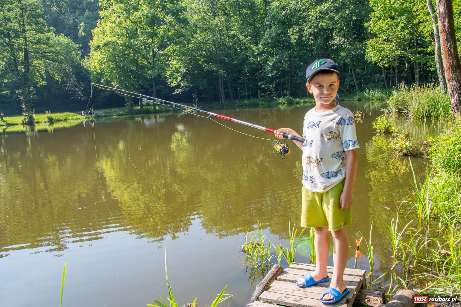 Zdjęcie w galerii na portalu naszraciborz.pl: Pod Oborą złowili taaaaką rybę! Zawody wędkarskie z okazji Dnia Dziecka wiadomości z regionu