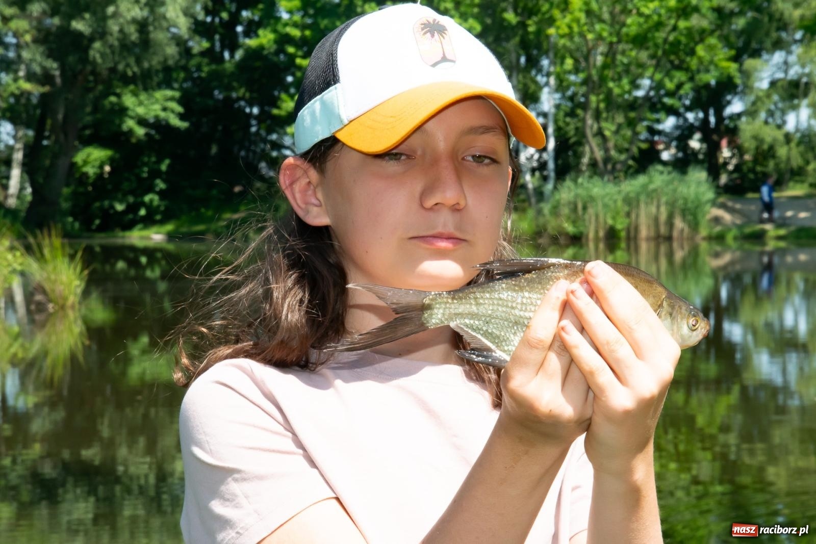 Zdjęcie w galerii na portalu naszraciborz.pl: Pod Oborą złowili taaaaką rybę! Zawody wędkarskie z okazji Dnia Dziecka wiadomości z regionu