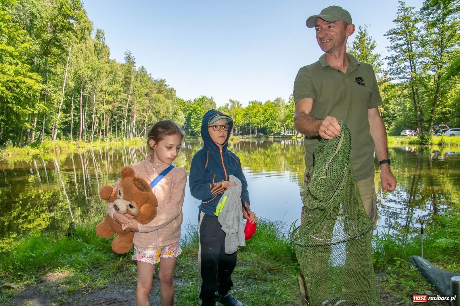 Zdjęcie w galerii na portalu naszraciborz.pl: Pod Oborą złowili taaaaką rybę! Zawody wędkarskie z okazji Dnia Dziecka wiadomości z regionu