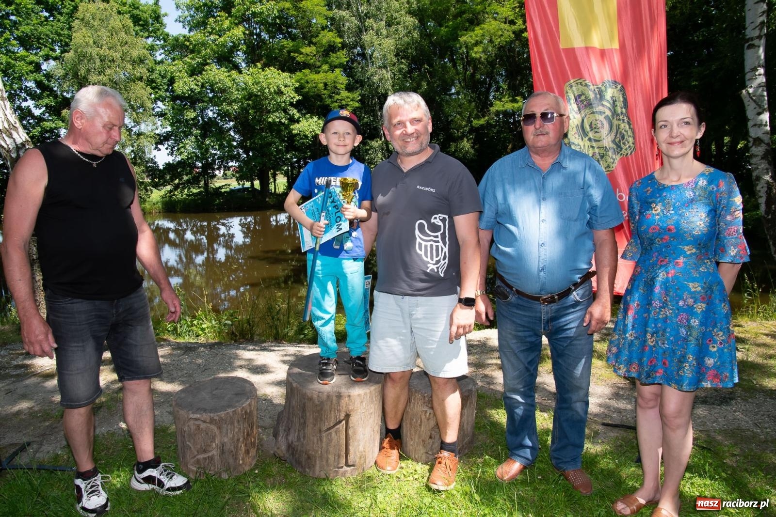 Zdjęcie w galerii na portalu naszraciborz.pl: Pod Oborą złowili taaaaką rybę! Zawody wędkarskie z okazji Dnia Dziecka wiadomości z regionu