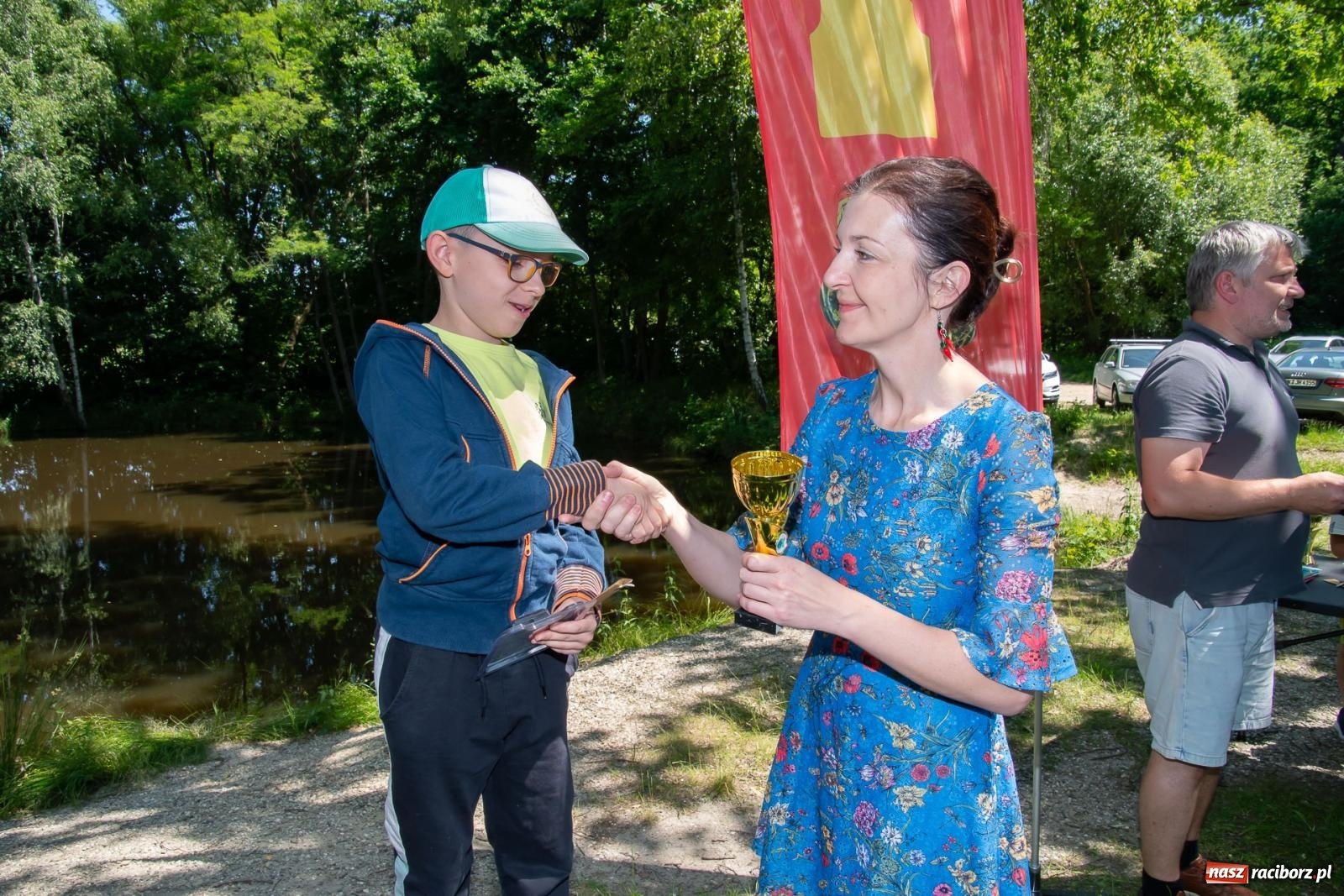 Zdjęcie w galerii na portalu naszraciborz.pl: Pod Oborą złowili taaaaką rybę! Zawody wędkarskie z okazji Dnia Dziecka wiadomości z regionu