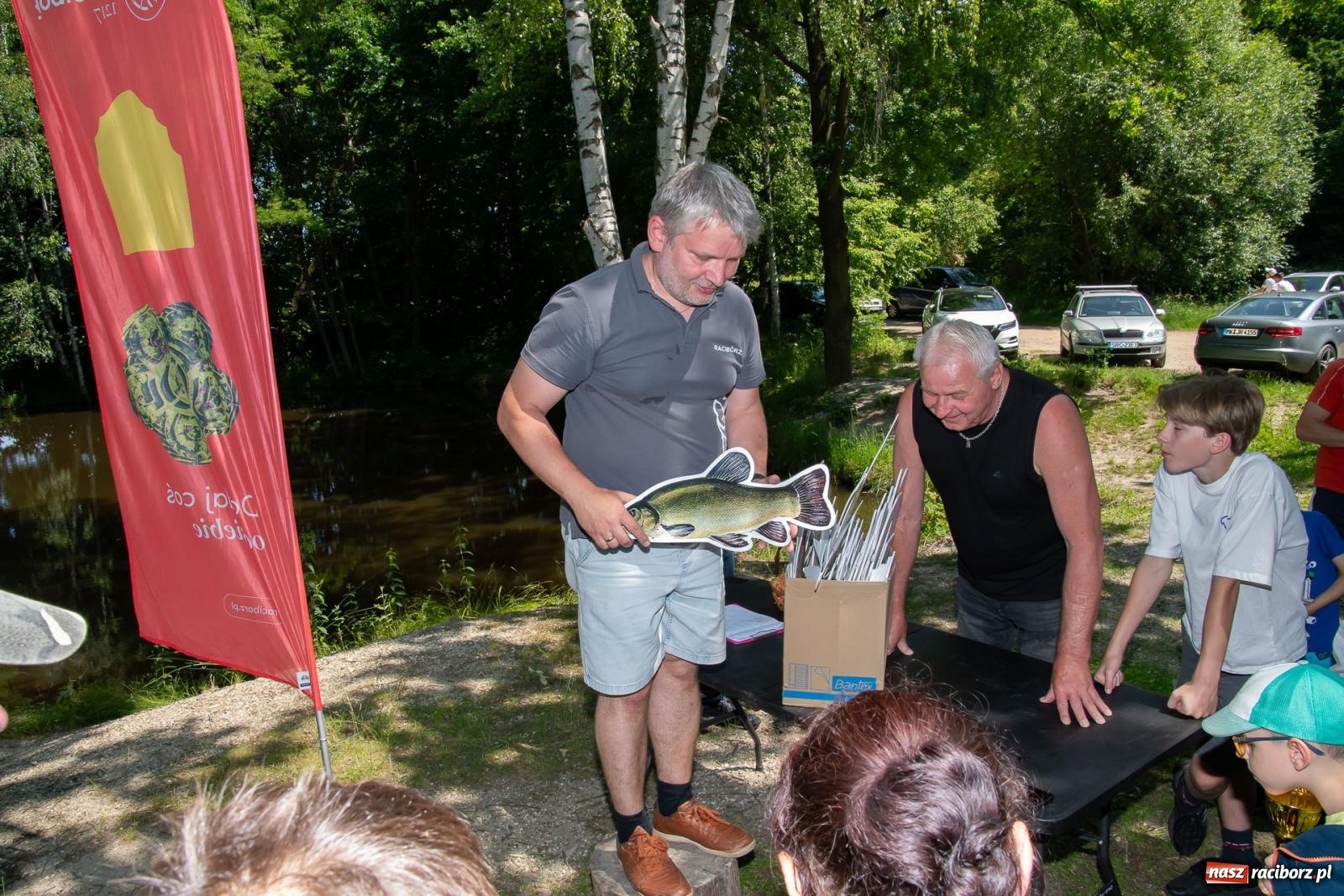 Zdjęcie w galerii na portalu naszraciborz.pl: Pod Oborą złowili taaaaką rybę! Zawody wędkarskie z okazji Dnia Dziecka wiadomości z regionu
