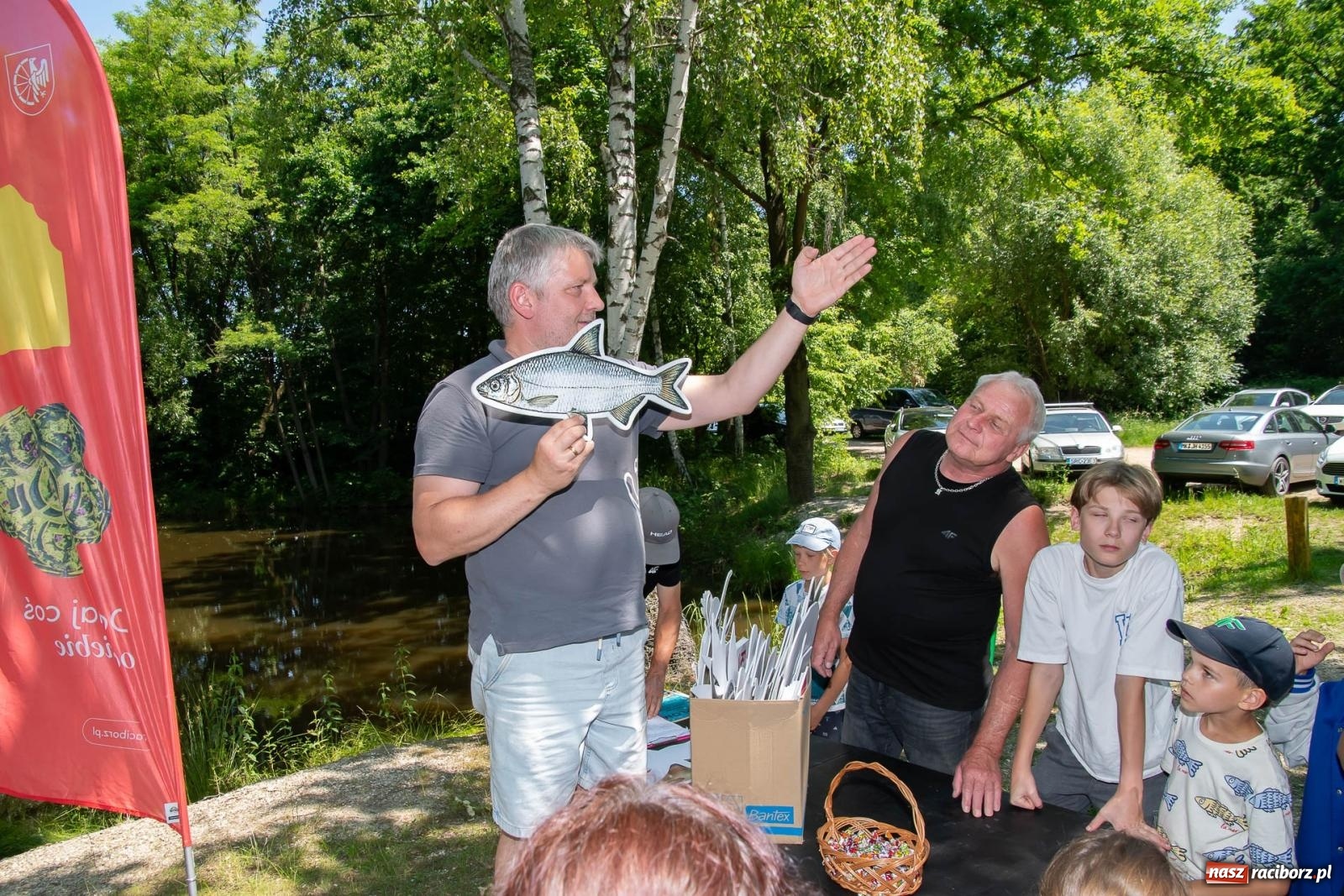 Zdjęcie w galerii na portalu naszraciborz.pl: Pod Oborą złowili taaaaką rybę! Zawody wędkarskie z okazji Dnia Dziecka wiadomości z regionu