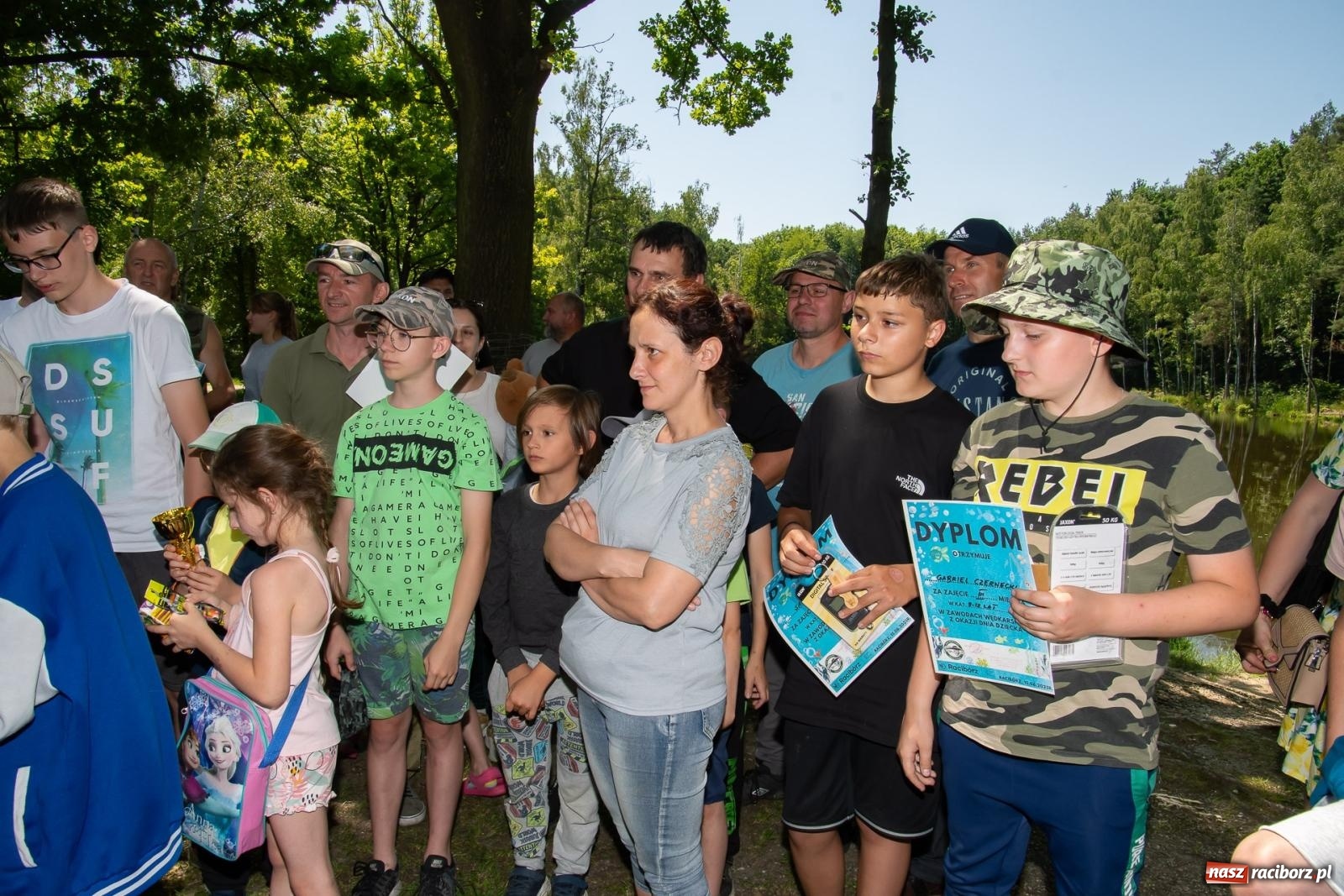 Zdjęcie w galerii na portalu naszraciborz.pl: Pod Oborą złowili taaaaką rybę! Zawody wędkarskie z okazji Dnia Dziecka wiadomości z regionu