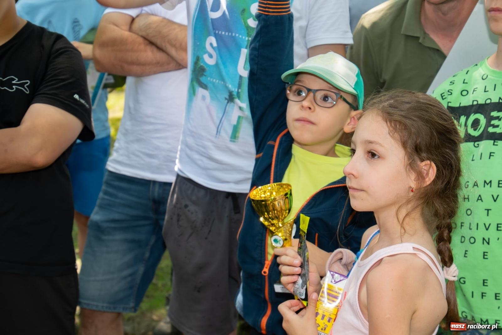 Zdjęcie w galerii na portalu naszraciborz.pl: Pod Oborą złowili taaaaką rybę! Zawody wędkarskie z okazji Dnia Dziecka wiadomości z regionu